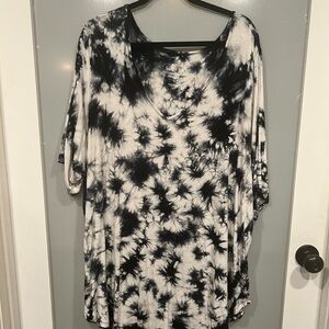 Torrid Black and White Super Soft Tunic Top